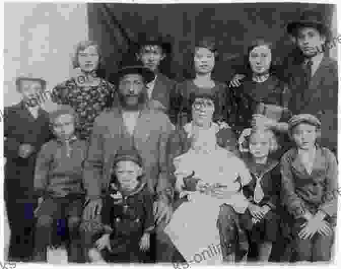 A Black And White Photograph Of A Large Jewish Family, Taken In The Early 20th Century. The Warburgs: The Twentieth Century Odyssey Of A Remarkable Jewish Family