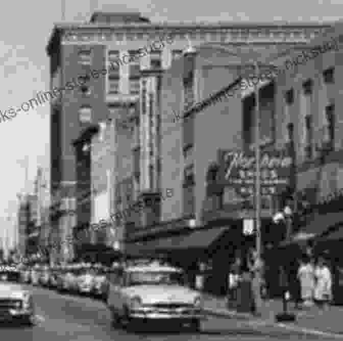 A Vintage Photograph Of Herpolsheimer's Department Store In Downtown Grand Rapids 20th Century Retailing In Downtown Grand Rapids (Images Of America)