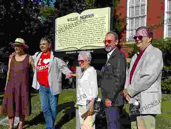 Willie Morris With Friends And Colleagues Deep South Dispatch: Memoir Of A Civil Rights Journalist (Willie Morris In Memoir And Biography)